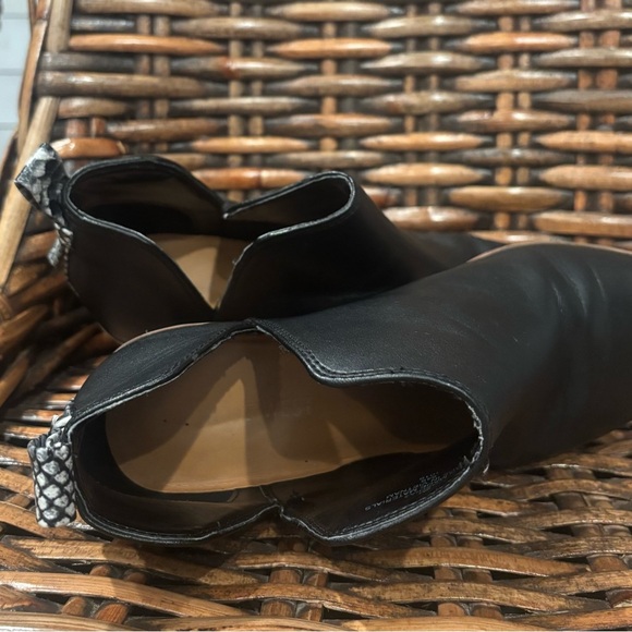 Nine West Shia Ankle Boots Womens 9
Black Pull On
Snake Print V Cut - Picture 6 of 10